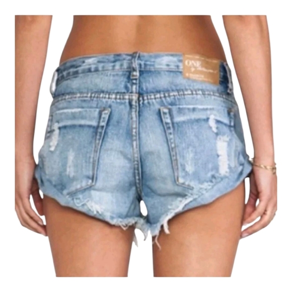 🌟 HOST PICK 🌟 One by OneTeaspoon Bandits Relaxed Fit Jeans Shorts - Picture 2 of 9